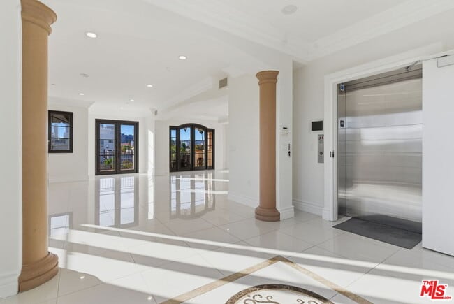 Foto del edificio - 462 S Maple Dr