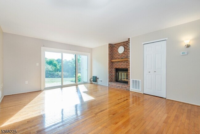 Foto del edificio - 85 Woodward Ln