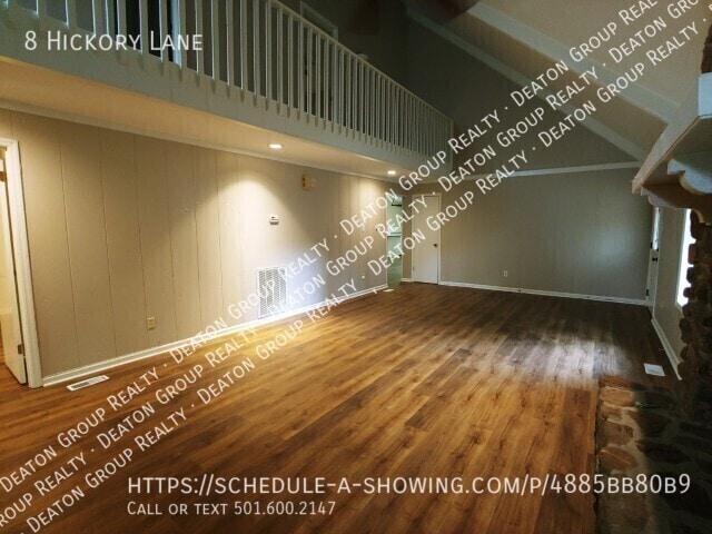 Building Photo - 8 Hickory Ln