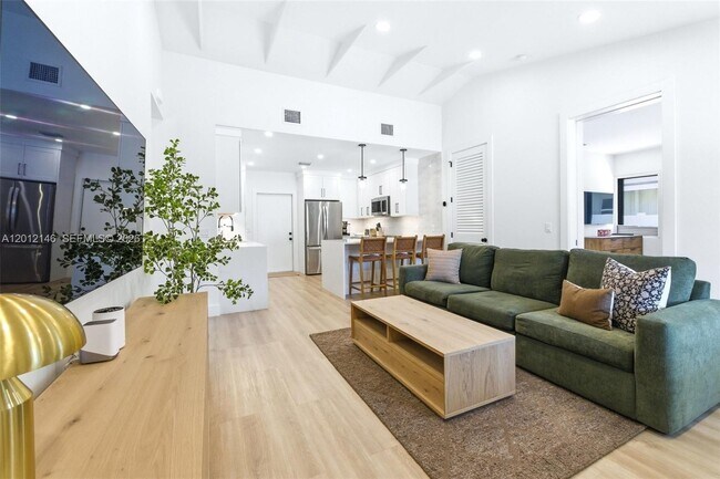 Building Photo - 1248 SW 32nd St