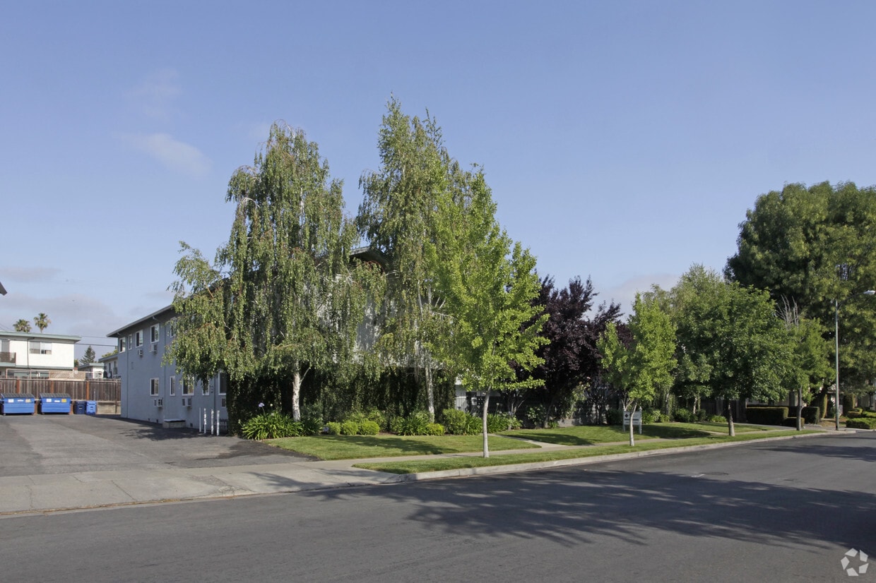 Primary Photo - Diamond Creek Apartments