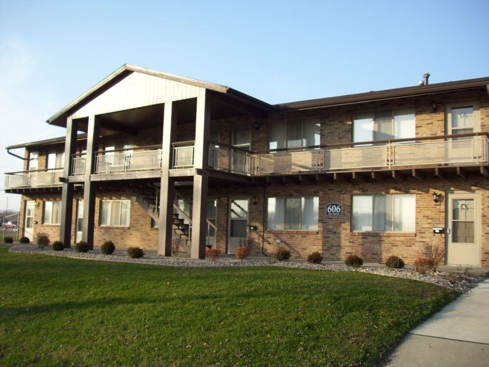 606 Dry Grove Apartments in Normal, IL