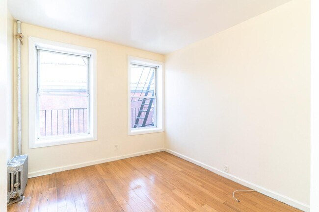 Building Photo - 581 Franklin Ave