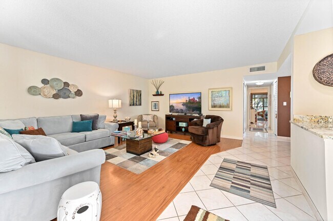 Building Photo - 15217 Lakes of Delray Blvd