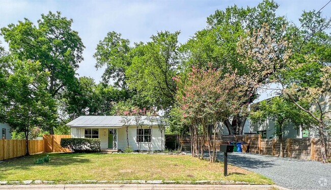Building Photo - 916 Chote Ave