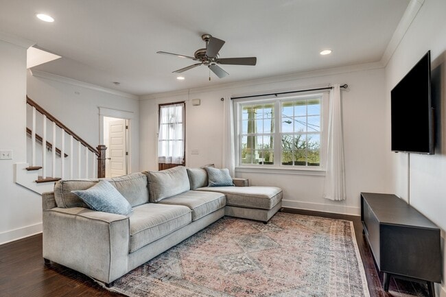 Foto del edificio - 721 Jones Park Ct