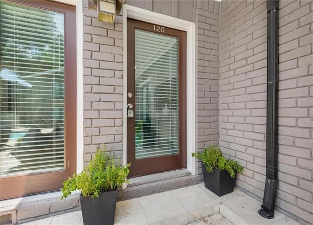 Foto del edificio - 10211 Regal Oaks Dr