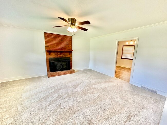 Foto del edificio - 4065 Pinehurst Dr