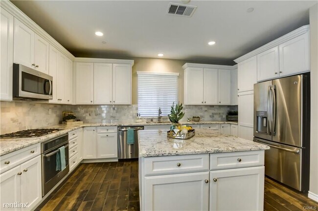 Foto del edificio - 4 br, 3 bath House - 119 Newington