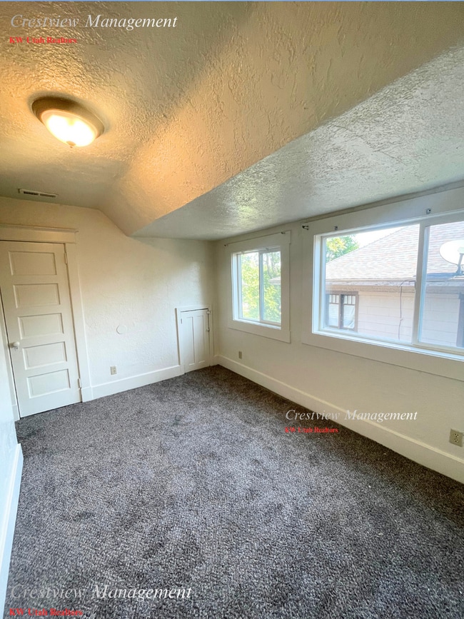 Building Photo - Liberty - Bell Duplex