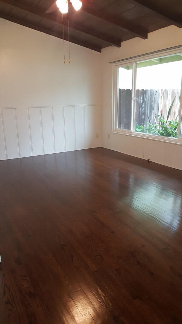 Foto del edificio - Charming 1bdr duplex with private yard and garage!