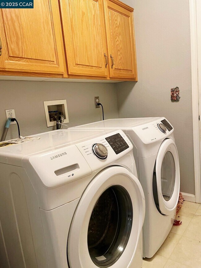 Foto del edificio - 5224 Cedar Ridge Way