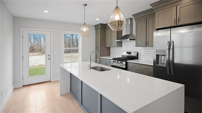Building Photo - 133 Graystone St