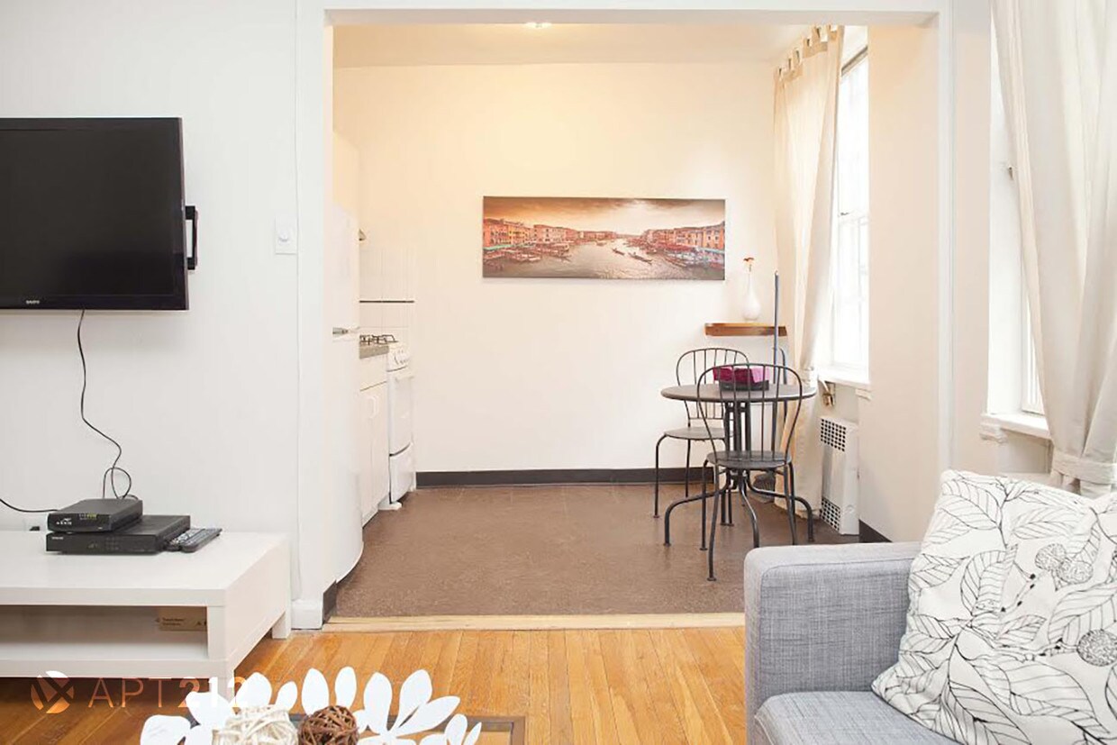 Foto principal - 1464 1st Ave