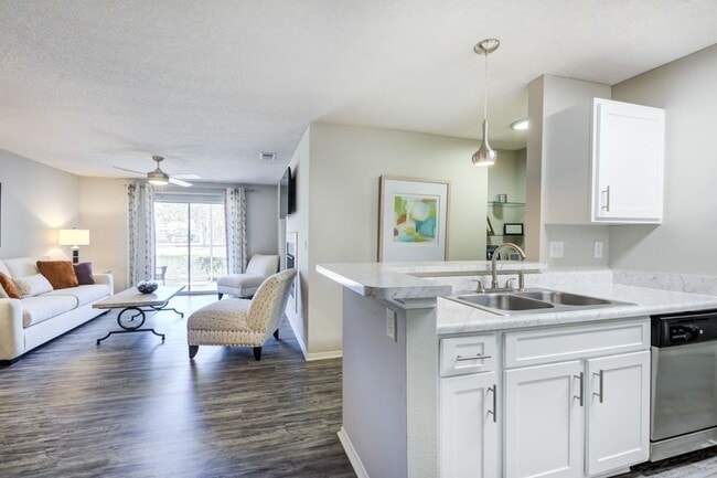 Building Photo - Crestview at Oakleigh Apartments