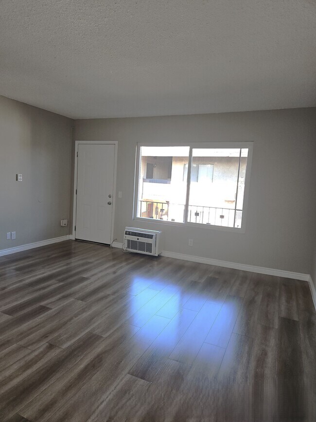 Foto del edificio - 8936 Cedros Ave