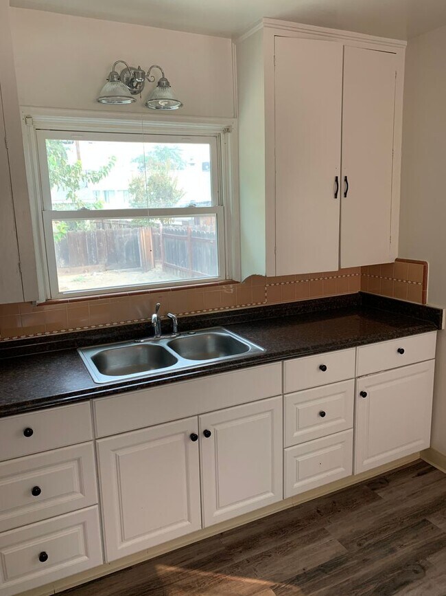 Building Photo - 2 Bedroom 1 Bath