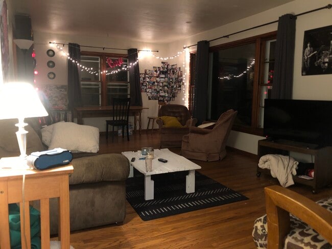 Living Room - 809 S Park Ave