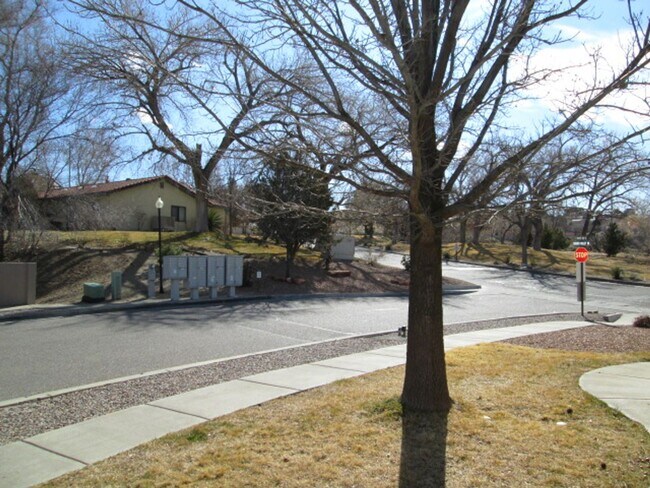 Foto del edificio - 647 Granite Point Tr SE