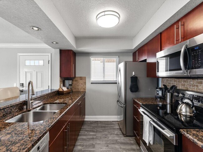 Foto del edificio - 185 Brightwater Dr