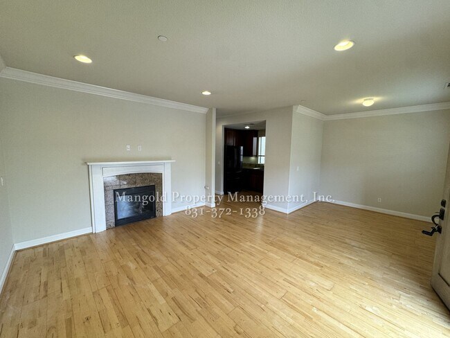 Foto del edificio - 3-Bed 3-Bath House Located in Marina Neigh...