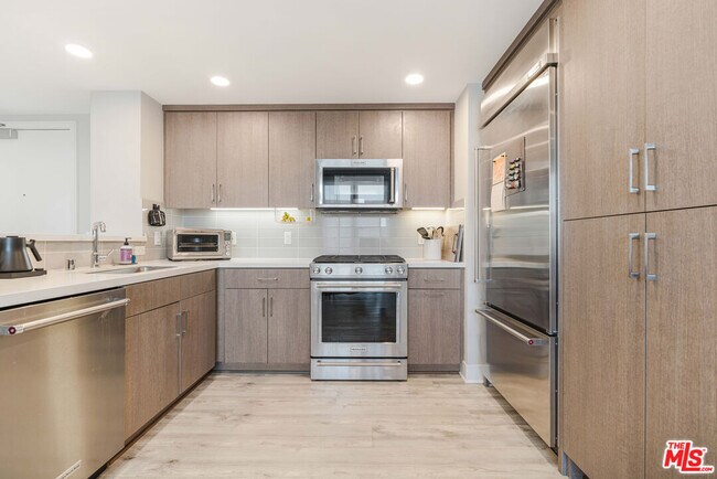 Building Photo - 6030 S Seabluff Dr