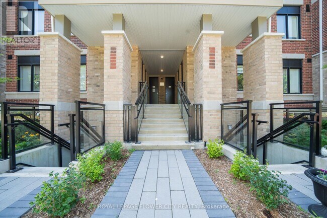 Building Photo - 58-2358 Elizabeth St S