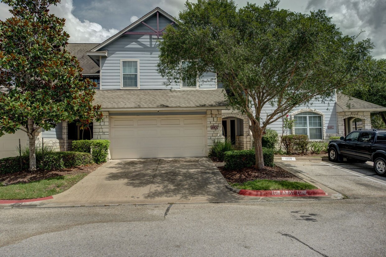 Primary Photo - 2818 GEM! Beautiful home minutes from campus!