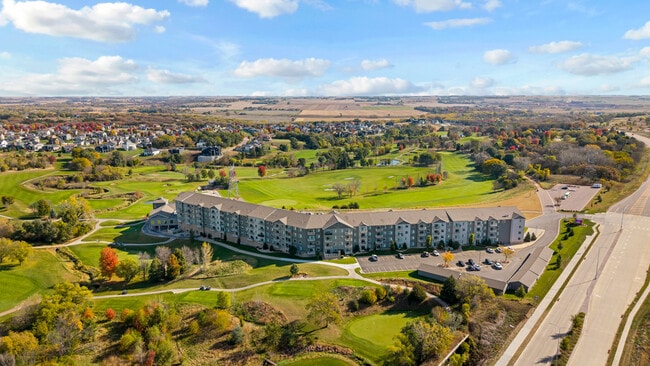 Building Photo - The Bluffs at Willow Run