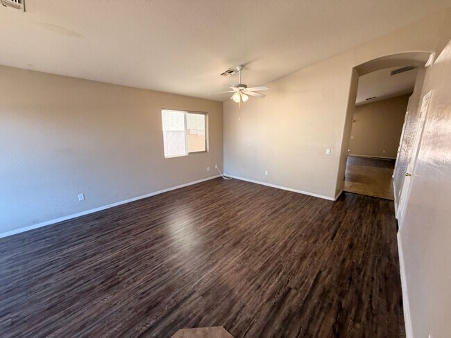 Foto del edificio - 3/2 Single story Avondale Home *Custom Paint* & Carpet in Beds Only!