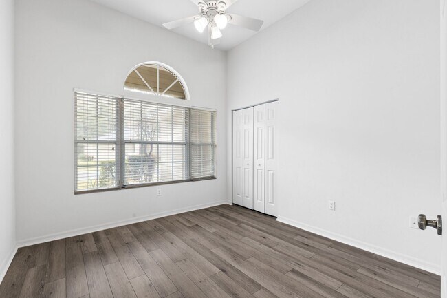 Foto del edificio - Welcome to this beautifully designed 4-bed...