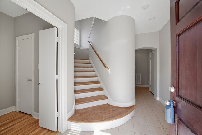 Building Photo - 3736 Main Plaza Dr