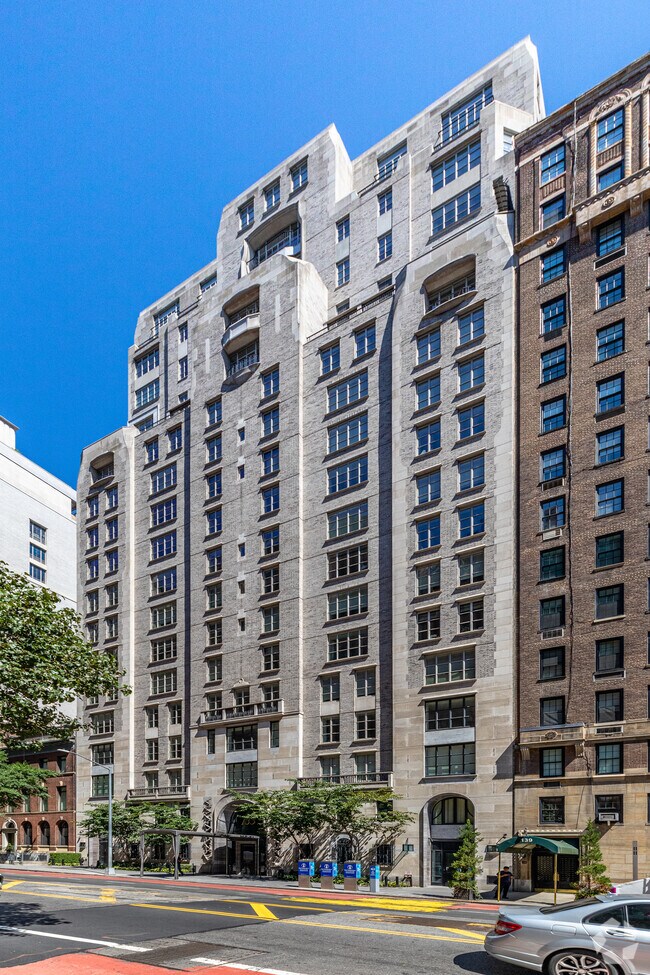 Vista desde la calle - 135 E 79th St