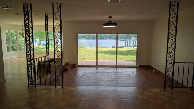 Building Photo - 2712 Goldenrod Dr