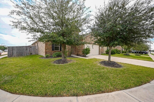 Foto del edificio - 5046 Royal Amber Ln