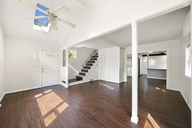 Foto del edificio - 42 Pinehurst Ave