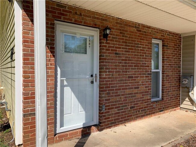 Building Photo - 1587 Springleaf Point SE