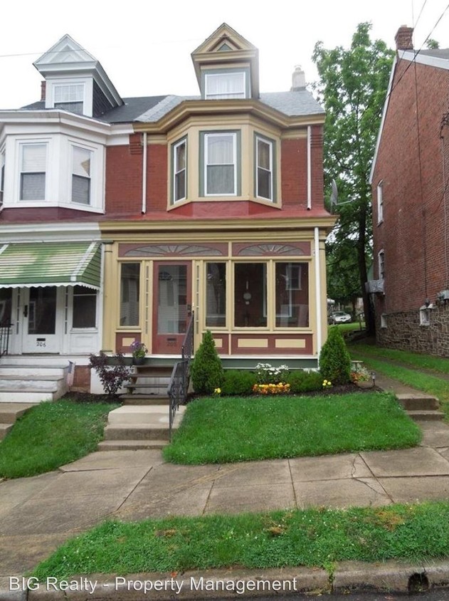 Foto principal - 4 br, 2 bath House - 208 Walnut St