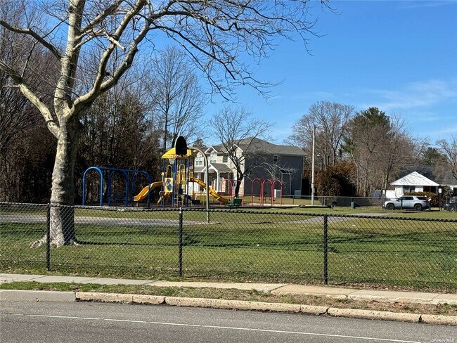Building Photo - 114 Cold Spring Rd