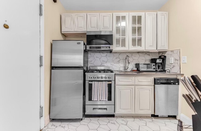 Foto del edificio - 45 Monroe Pl