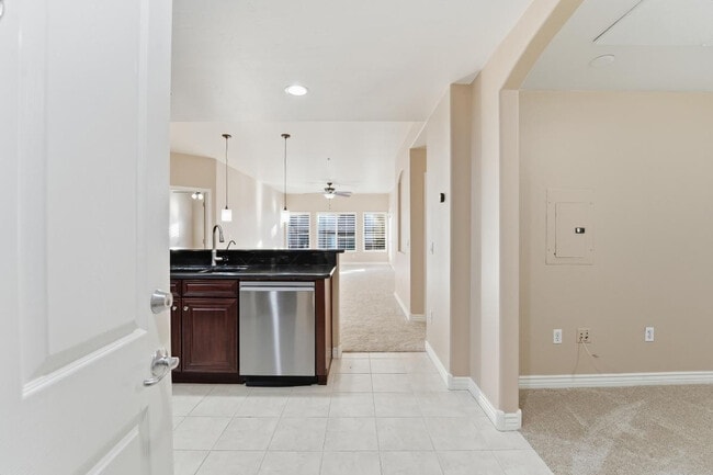 Foto del edificio - 5350 E Deer Valley Dr