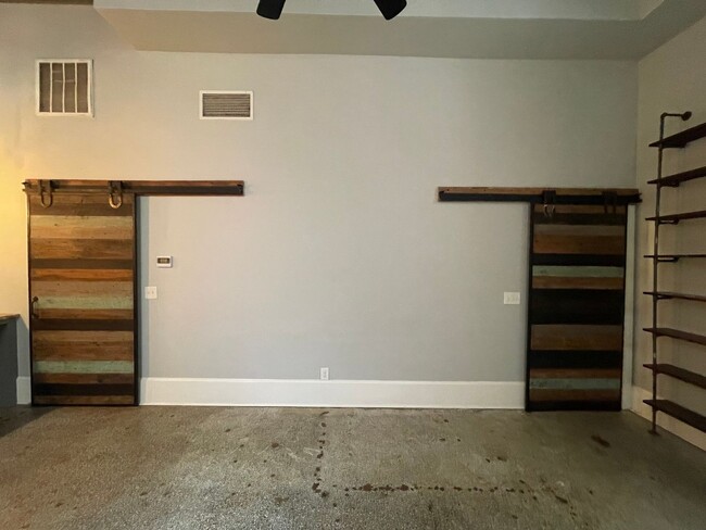Building Photo - 553 Cherry St