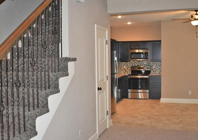 Building Photo - 2170 SW Timbertrace Ln