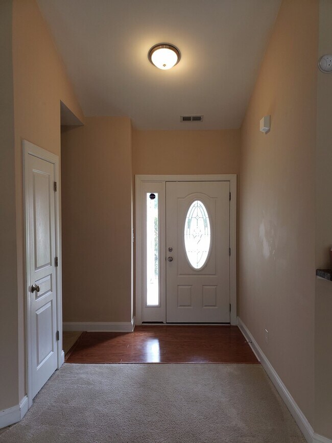 Foto del edificio - Dazzling 3 Bedroom Home with Bonus Room, Fenced Backyard! Located in Cooper Farms!