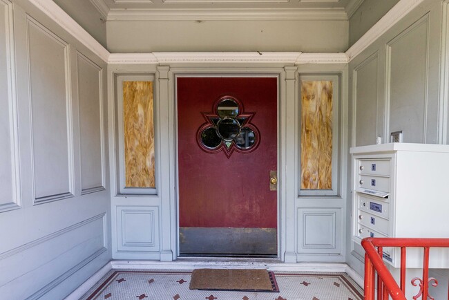 Building Photo - 905 Ashbury St