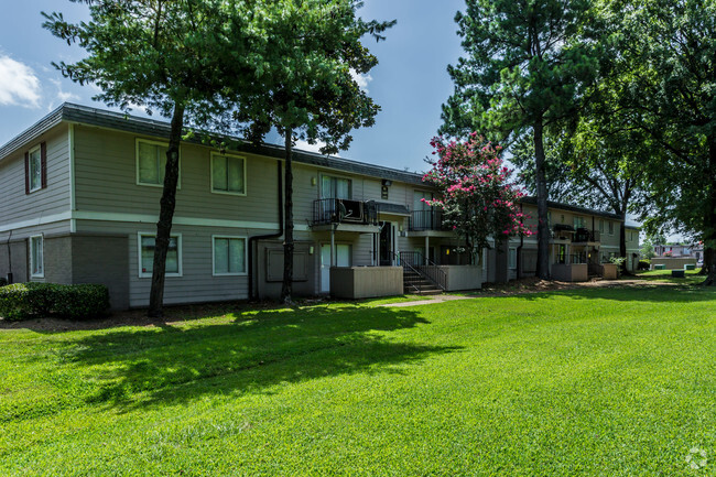 Building Photo - Pinebrook Pointe