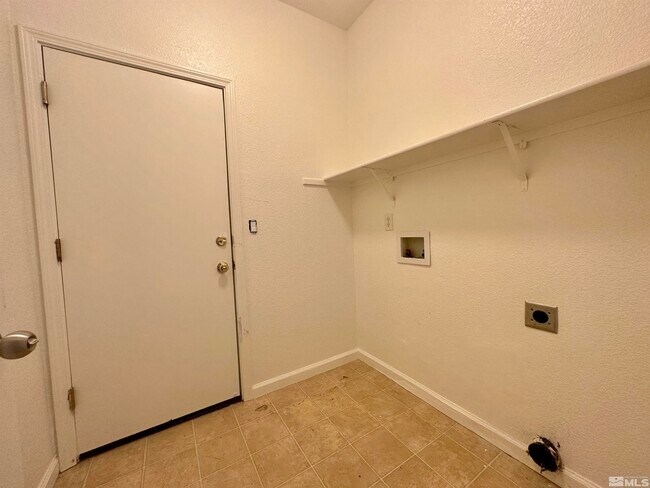 Building Photo - 2735 Watervale Dr