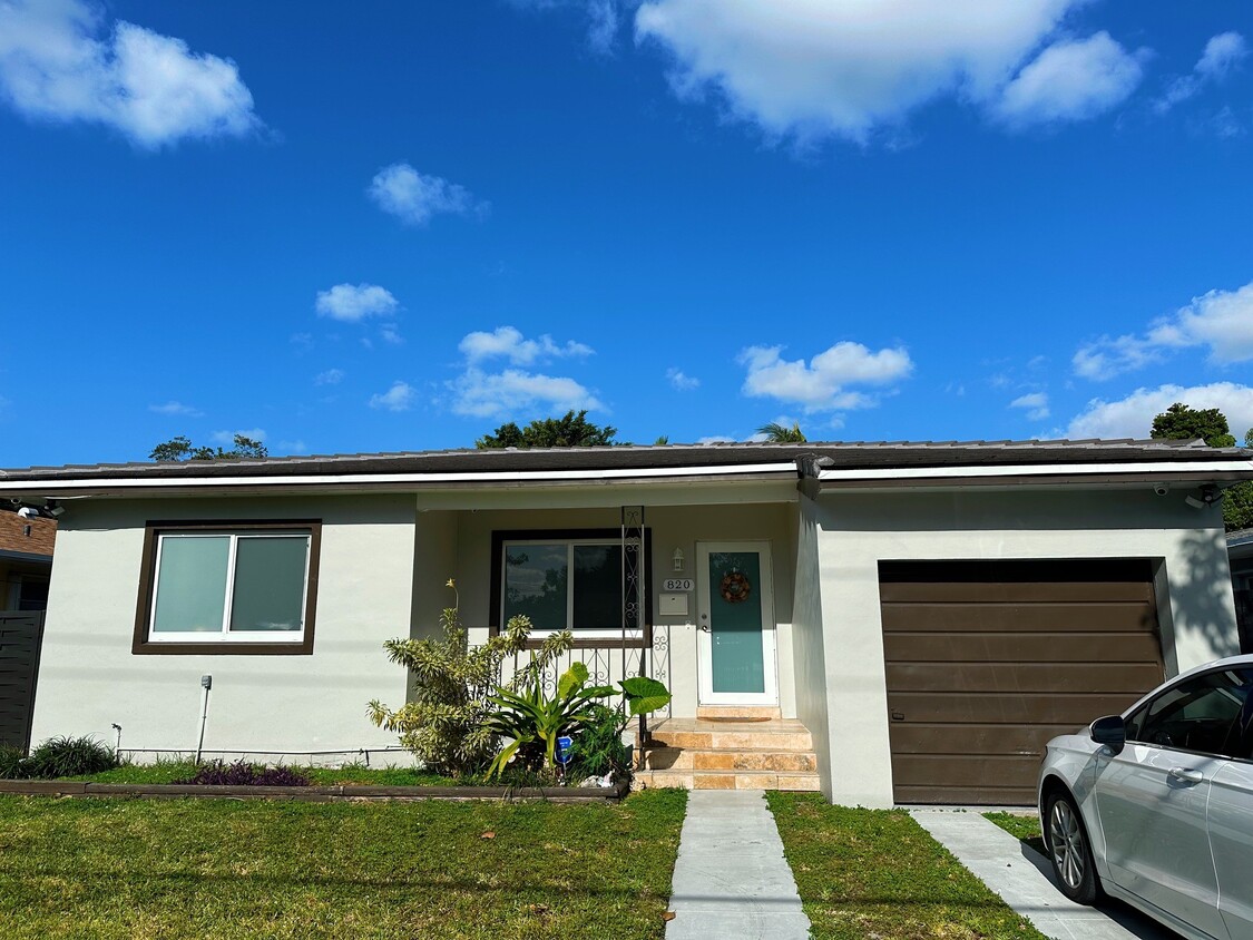 Primary Photo - 820 NW 31st Ave