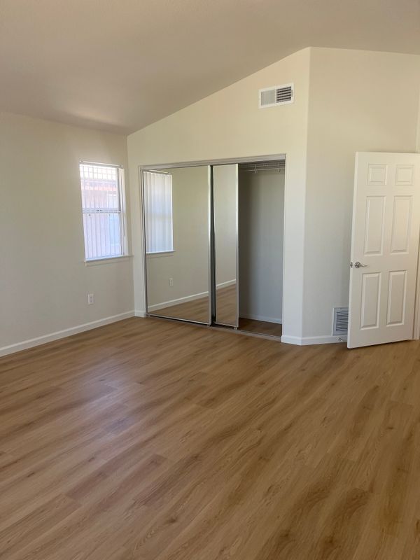 Building Photo - 1148 Corrales Ln