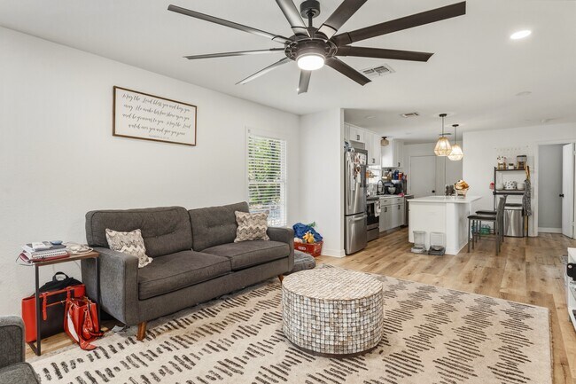 Foto del edificio - 3921 Maple Ave